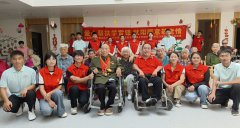 开封杞县:爱心帮扶学雷锋 秋阳暖意敬